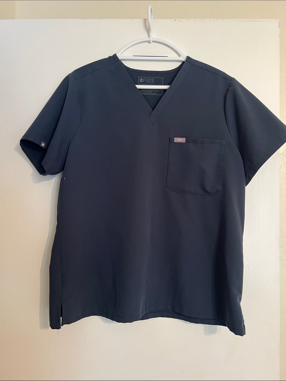 Figs scrub top